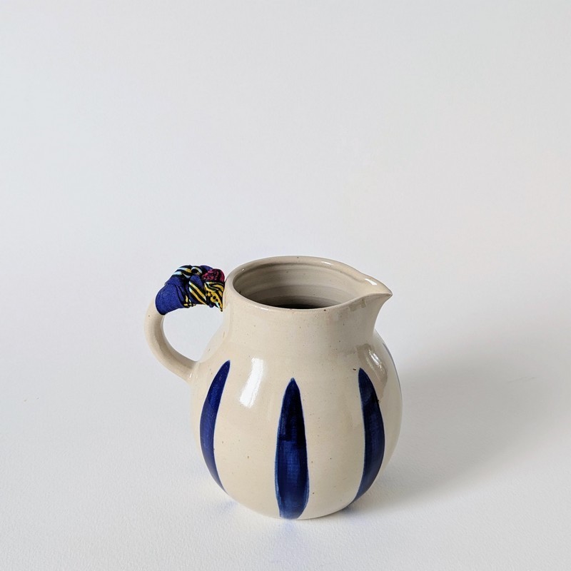 Pichet rond rayé bleu