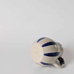 Pichet rond rayé bleu